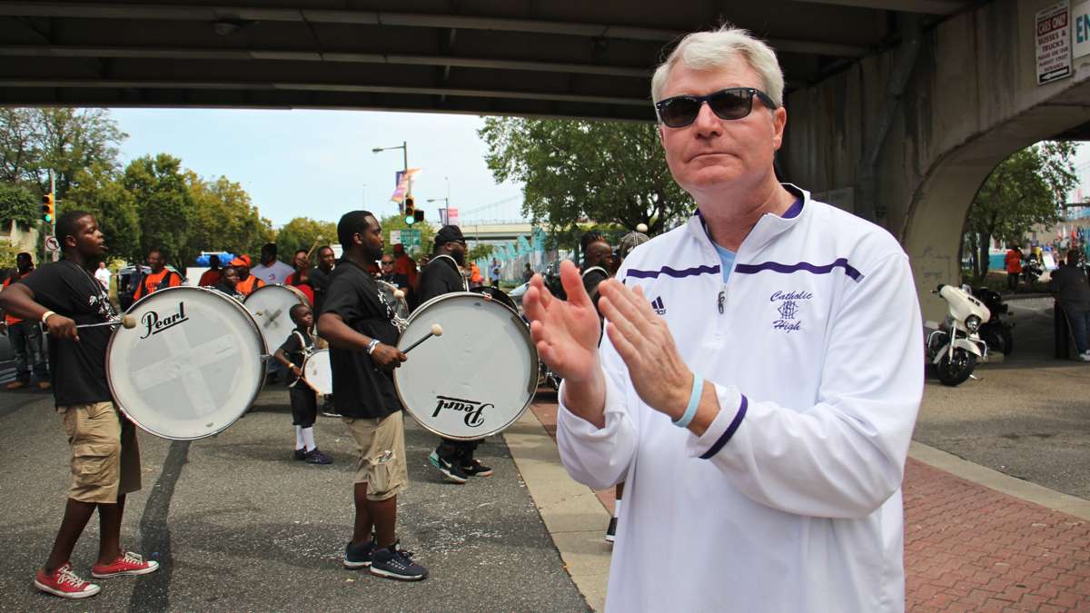 Labor leader Johnny Dougherty applauds marchers in the Labor Day parade on Columbus Boulevard as they arrive at Penn's Landing. (Emma Lee/WHYY)