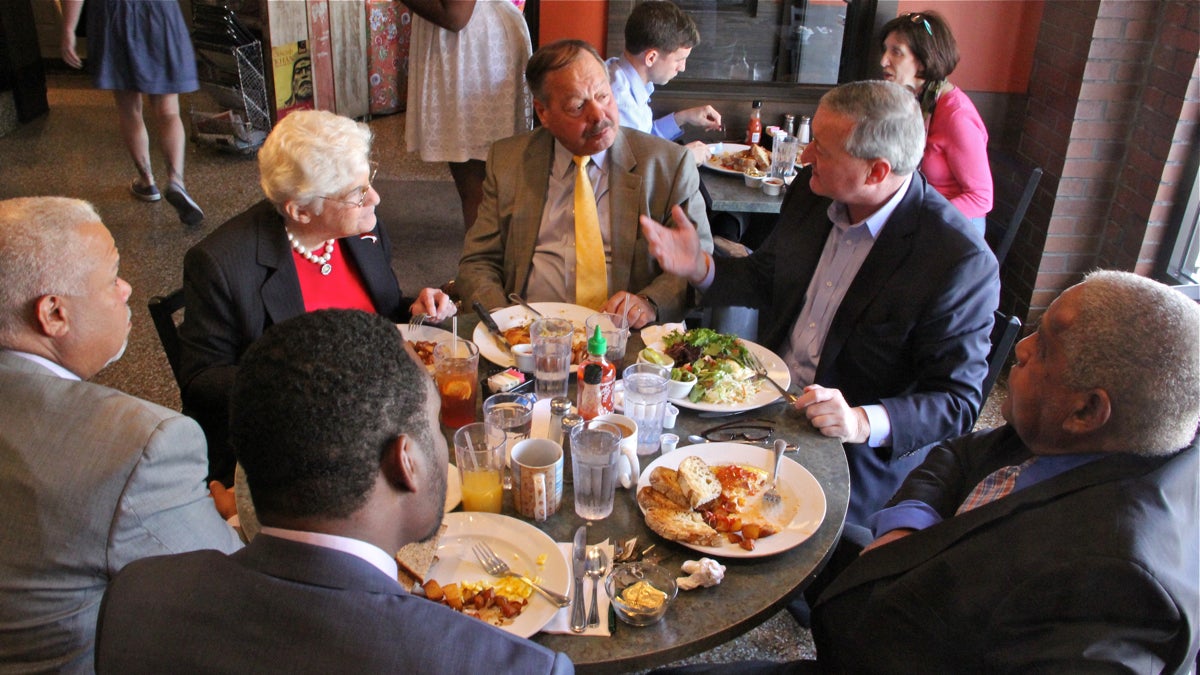 Democratic mayoral candidates share a meal at Sabrina's Cafe and show their support for Jim Kenney. (Emma Lee/WHYY)