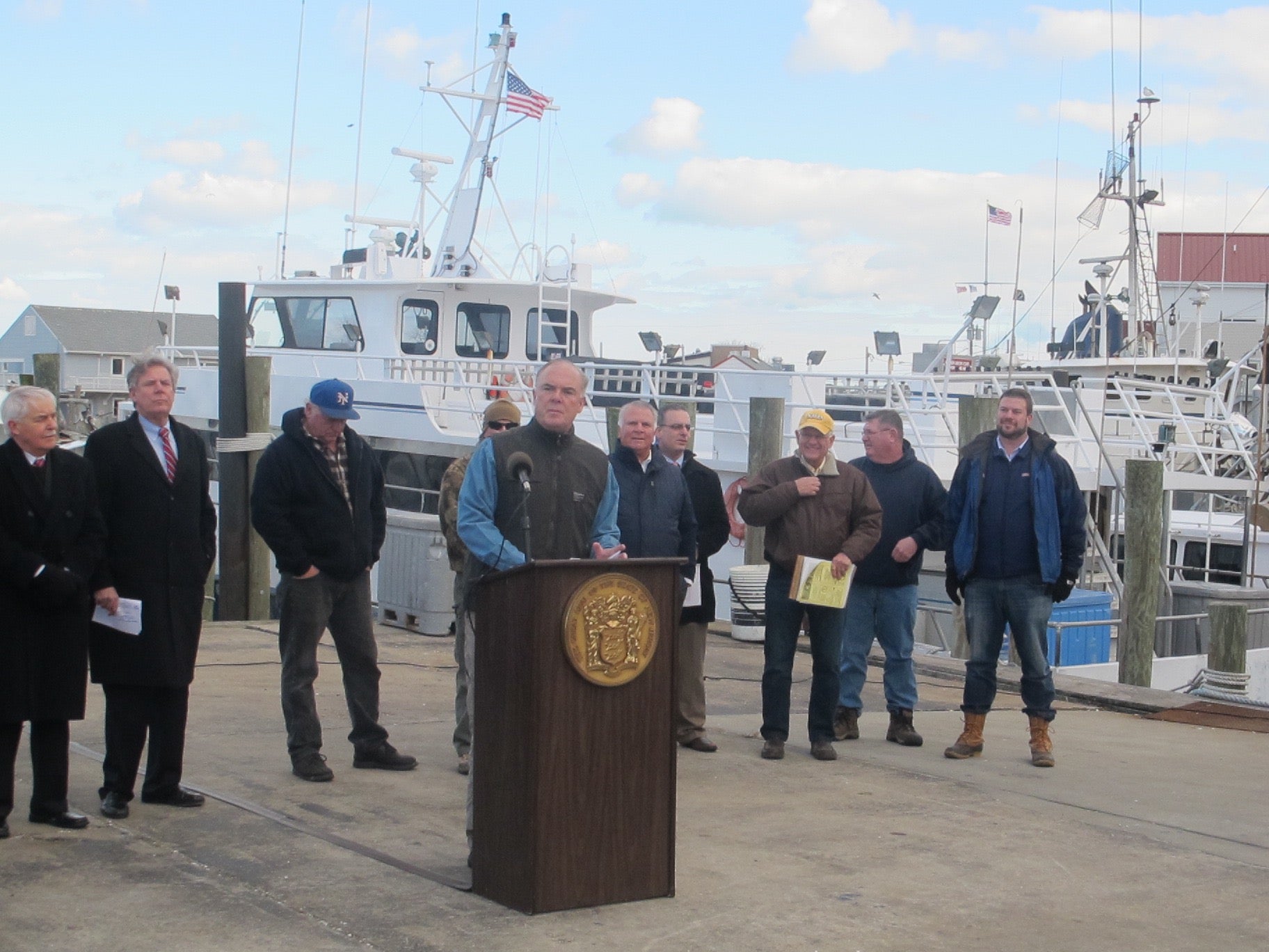 NJ DEP Commissioner Bob Martin telling anglers in Point Pleasant Beach he opposes proposed limits on flounder catches. (Phil Gregory/WHYY)