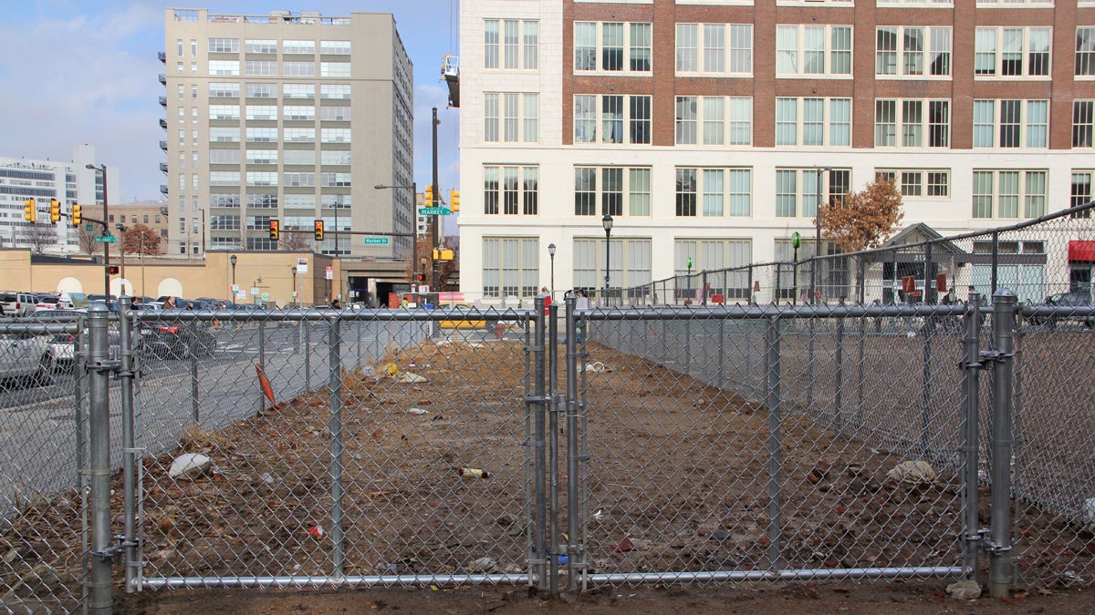 The site of the Salvation Army building collapse at 22nd and Market Streets. (Emma Lee/for NewsWorks)