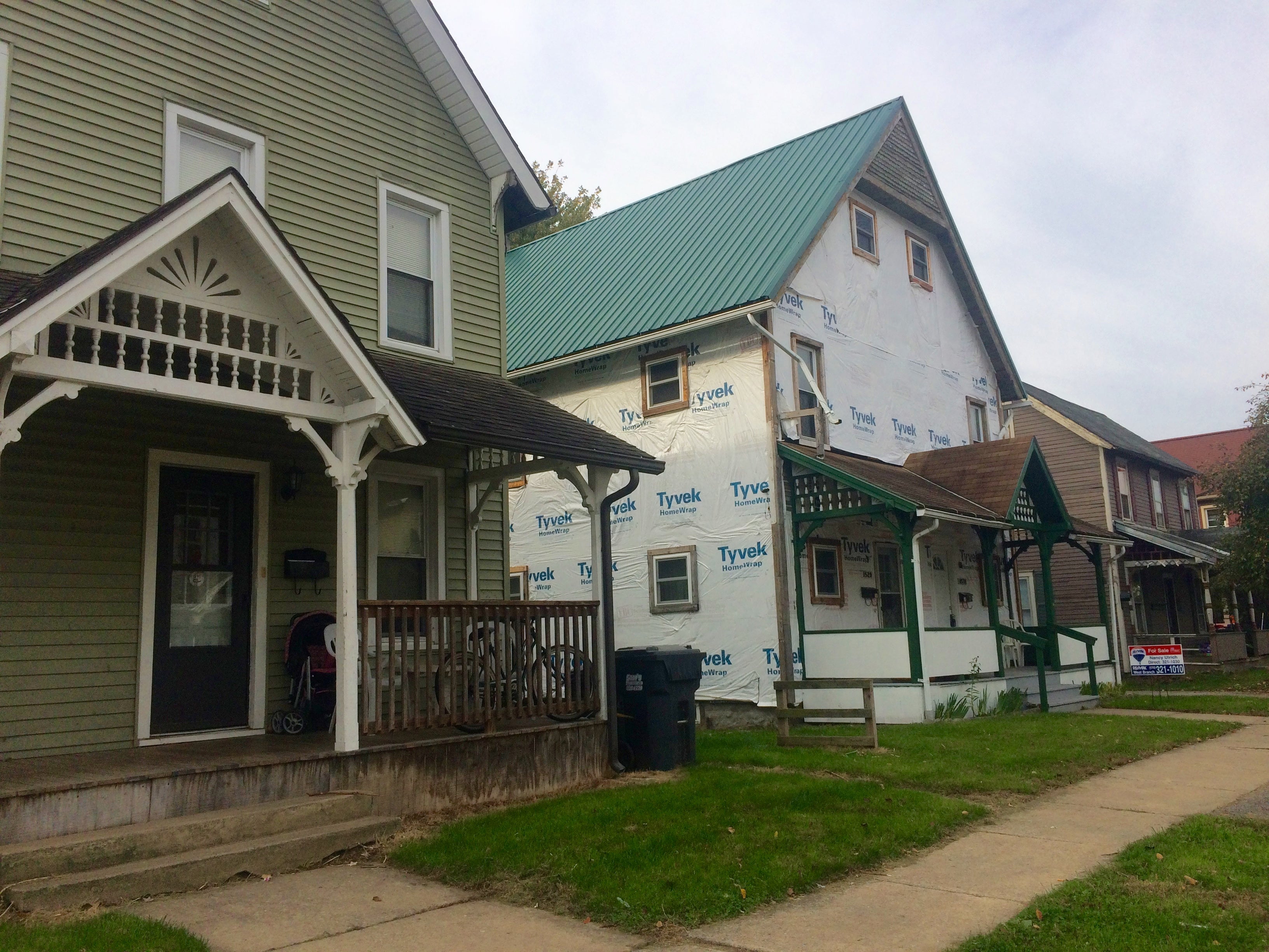  Older houses in Williamsport get upgraded with PHARE funding. (Eleanor Klibanoff/WPSU) 
