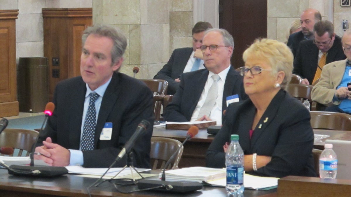  Northstar’s Russell Knapp and New Jersey Lottery Executive Director Carole Hedinger testify at a Senate Legislative Oversight Committee hearing Tuesday. (Phil Gregory/WHYY) 