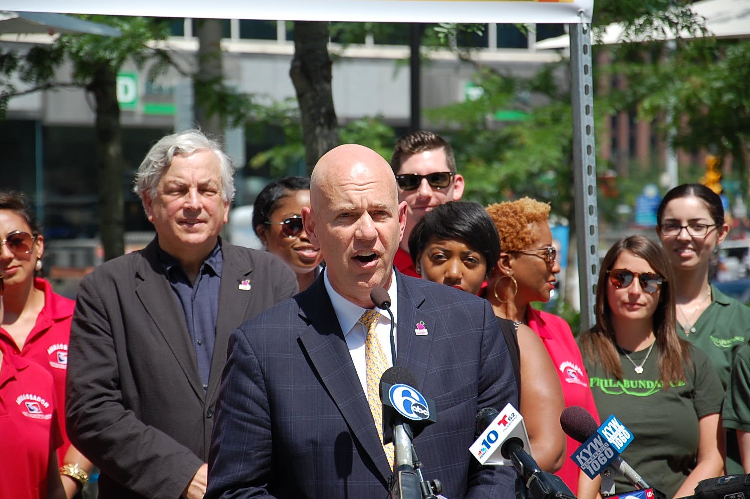 SEPTA general manager Jeff Knueppel announces that the transit agency will not raise its fare this year. (Tom MacDonald/WHYY)