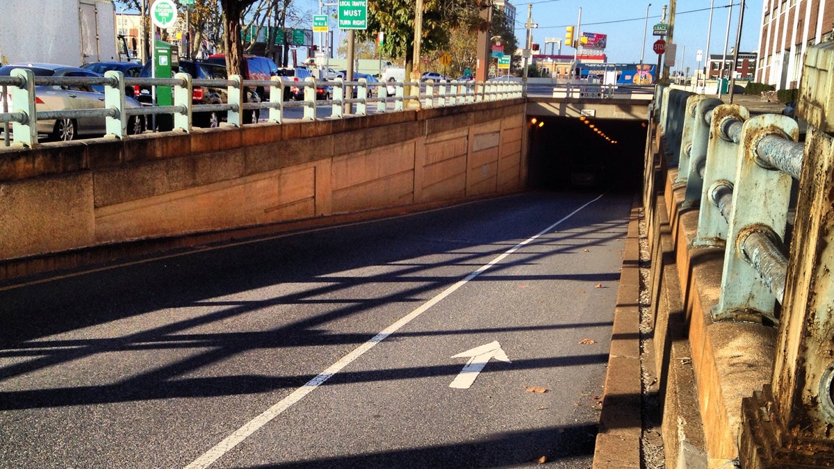 jordan-klein_5th-st-tunnel_1200x675 The 5th Street tunnel from Race Street to Callowhill Street bypasses the Ben Franklin Bridge approach and gives cyclists a thrill. (Emma Fried-Cassorla/for Philly Love Notes)