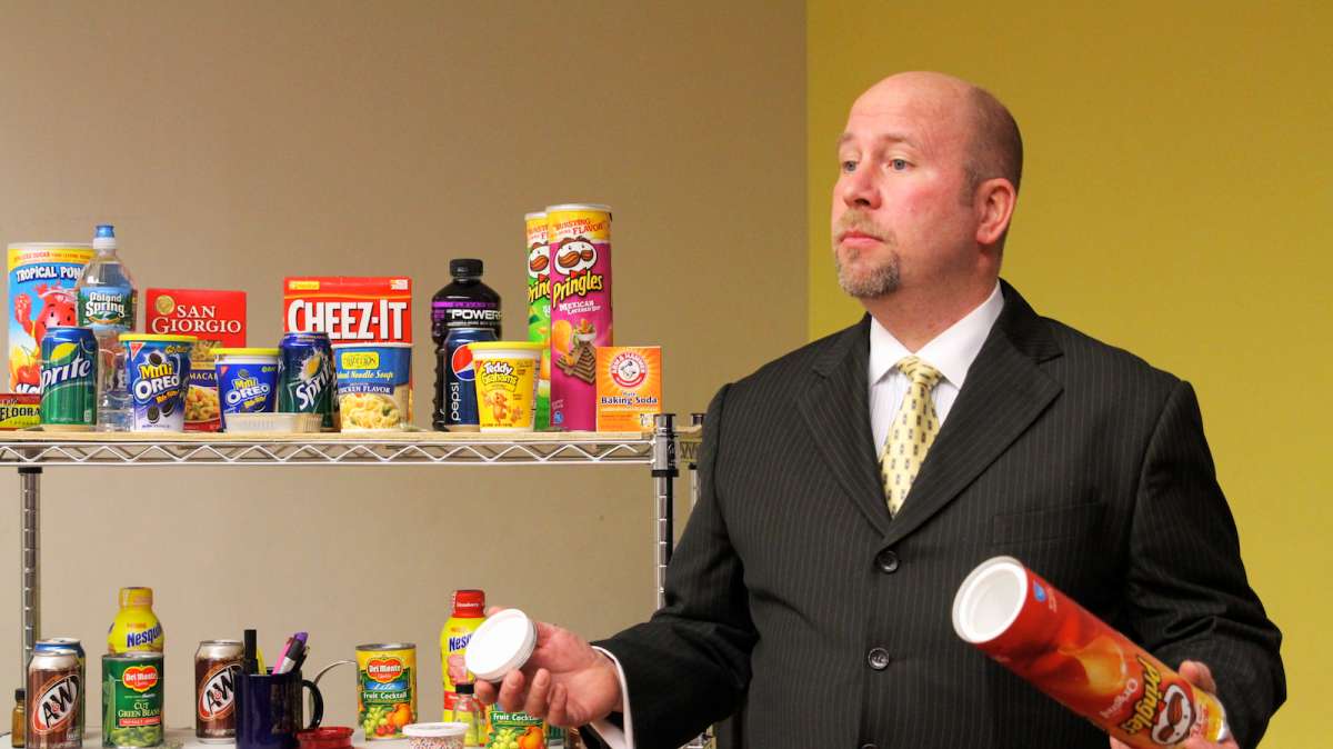  Jeff Templeton explains how a Pringles canister could actually be a drug-stash device. (Jana Shea/for NewsWorks) 