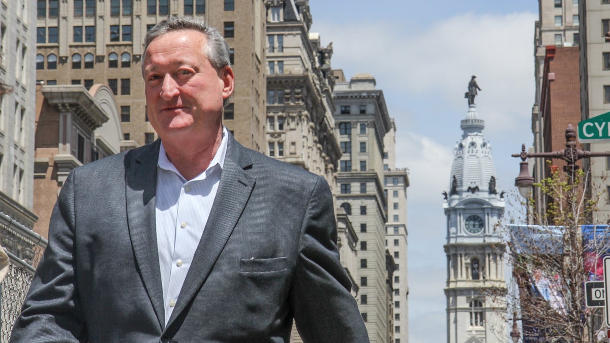 Jim Kenney walks down Broad Street towards the Broad Street Ministry. (Kimberly Paynter/WHYY)