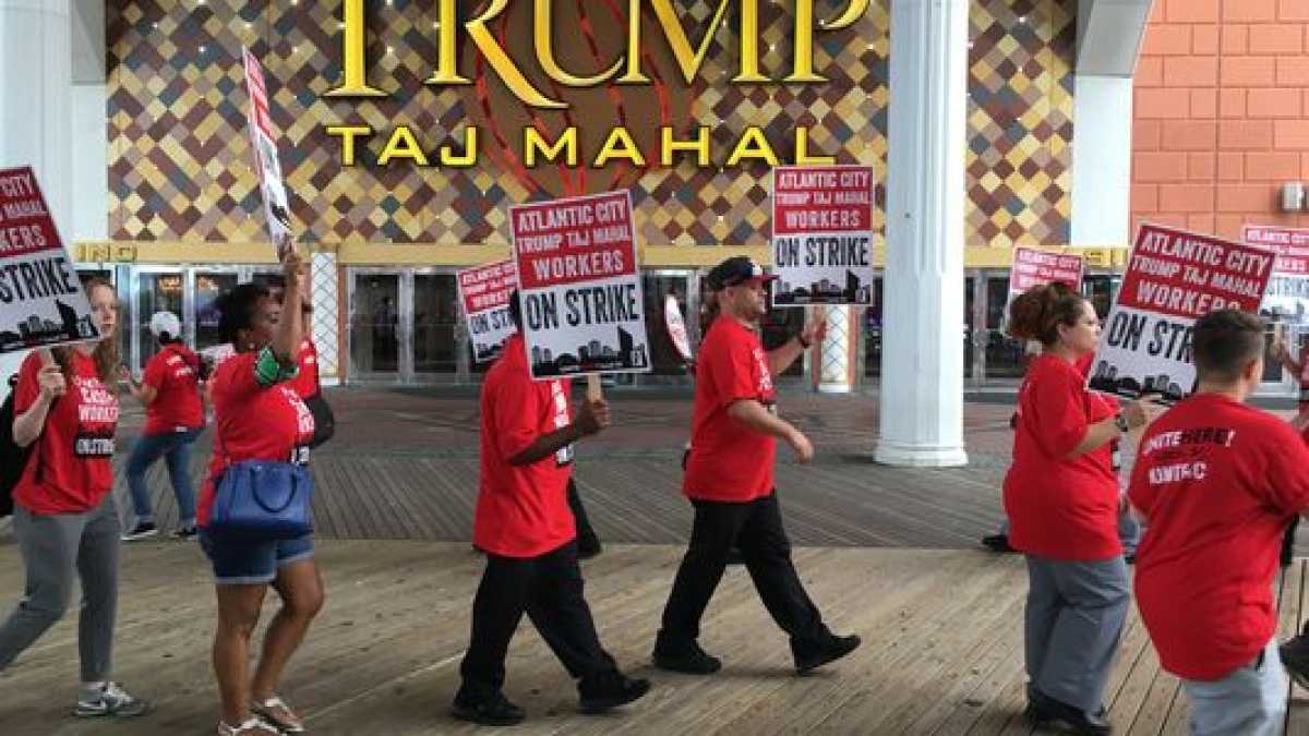 Atlantic City Unite Here Local 54 union members walk the picket line as they strike the Trump Taj Mahal (Anthony Smedile for NewsWorks)
