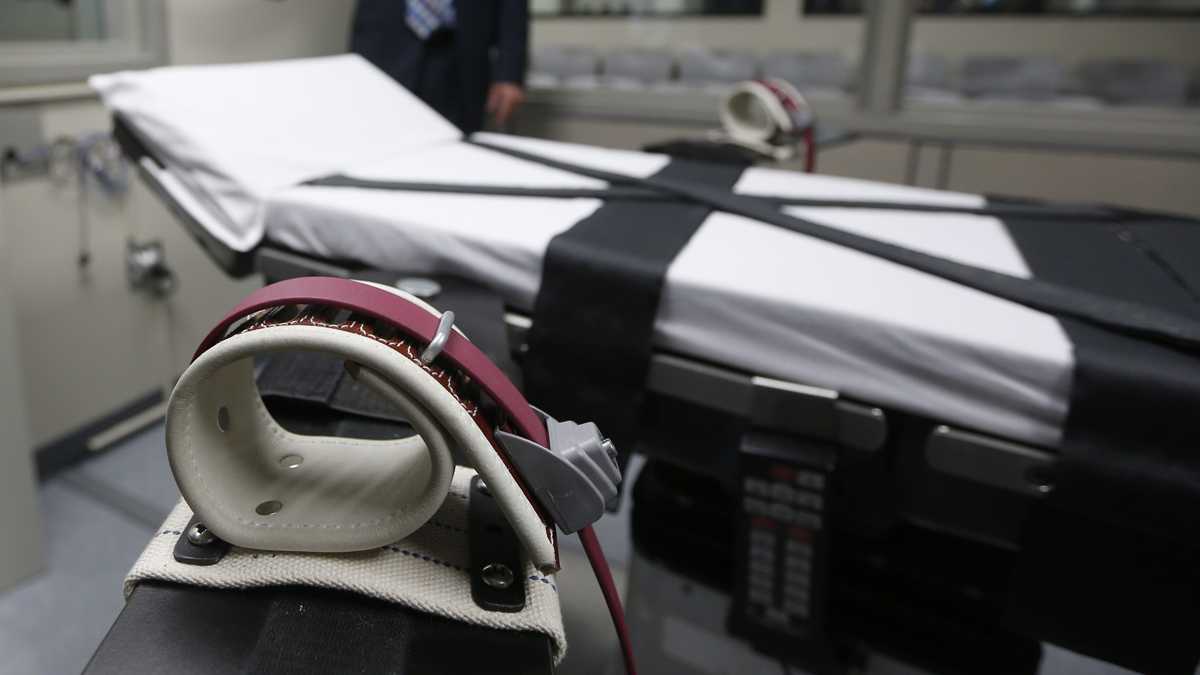  This Oct. 9, 2014 file photo, shows an arm restraint on the gurney in an the execution chamber (Sue Ogrocki/AP Photo, file) 