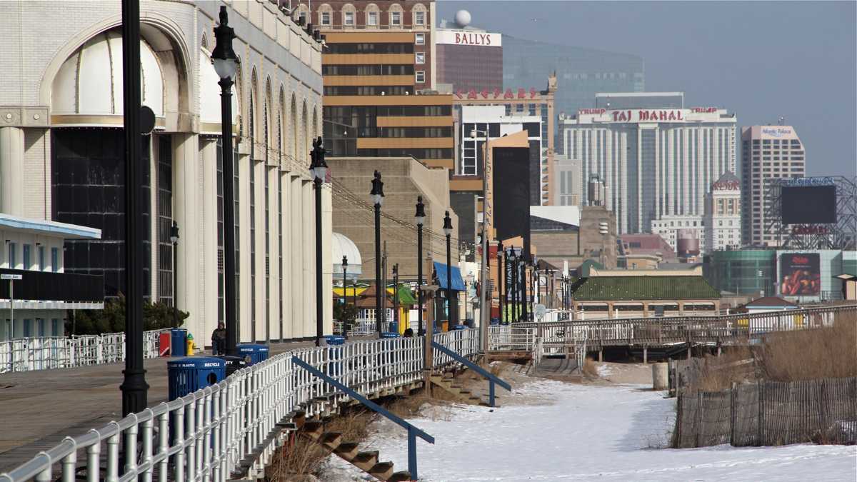  Should New Jersey pass a bill to take over Atlantic City, many legal experts say there would be grounds for a legal challenge. (Emma Lee/WHYY) 