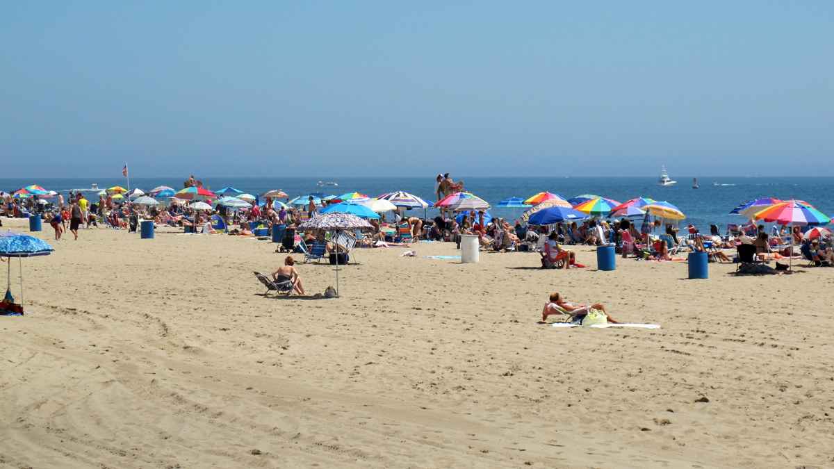  Sunny weather attracts crowds to the beach in Belmar, N.J., on July 5, 2013. (Phil Gregory/for NewsWorks) 