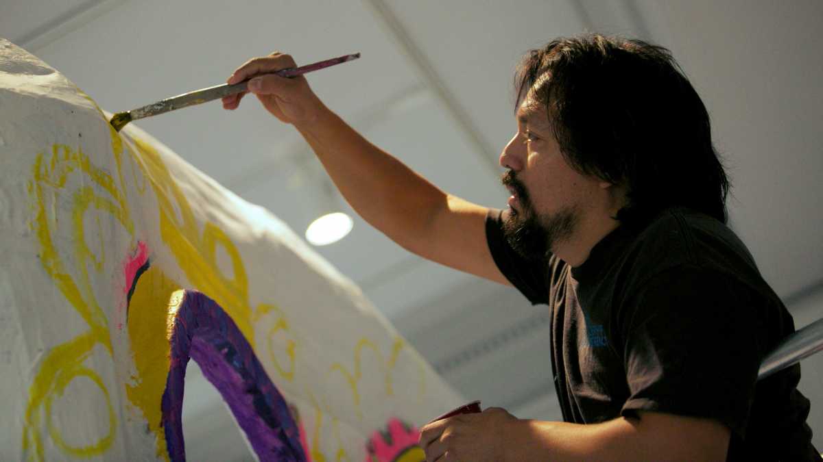  Philadelphia artist Cesar Viveros is shown painting a large skull for a Day of the Dead celebration at the Penn Museum. (Nathaniel Hamilton/for NewsWorks, file) 