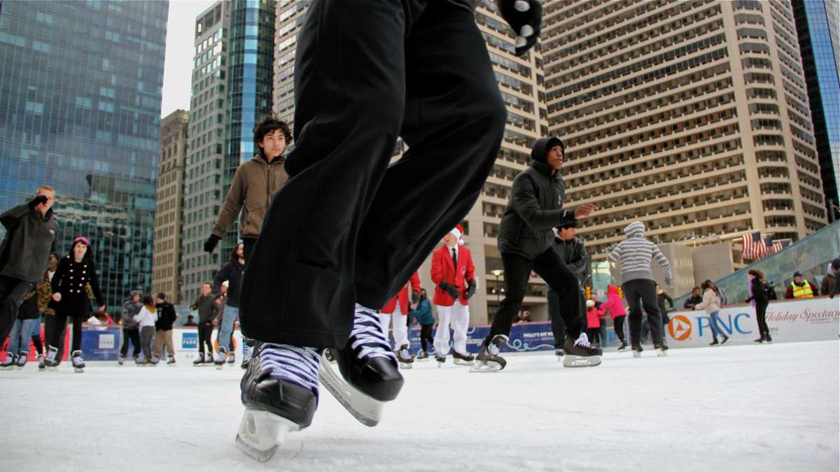 Dilworth Park's ice skating rink. (Emma Lee/WHYY) 