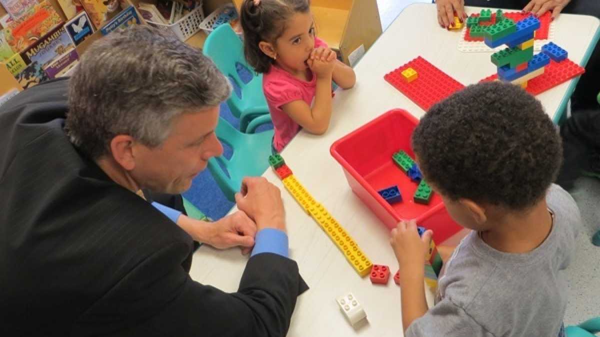  U.S. Education Secretary Arne Duncan visited Delaware preschoolers last year (Shana O'Malley/for NewsWorks) 
