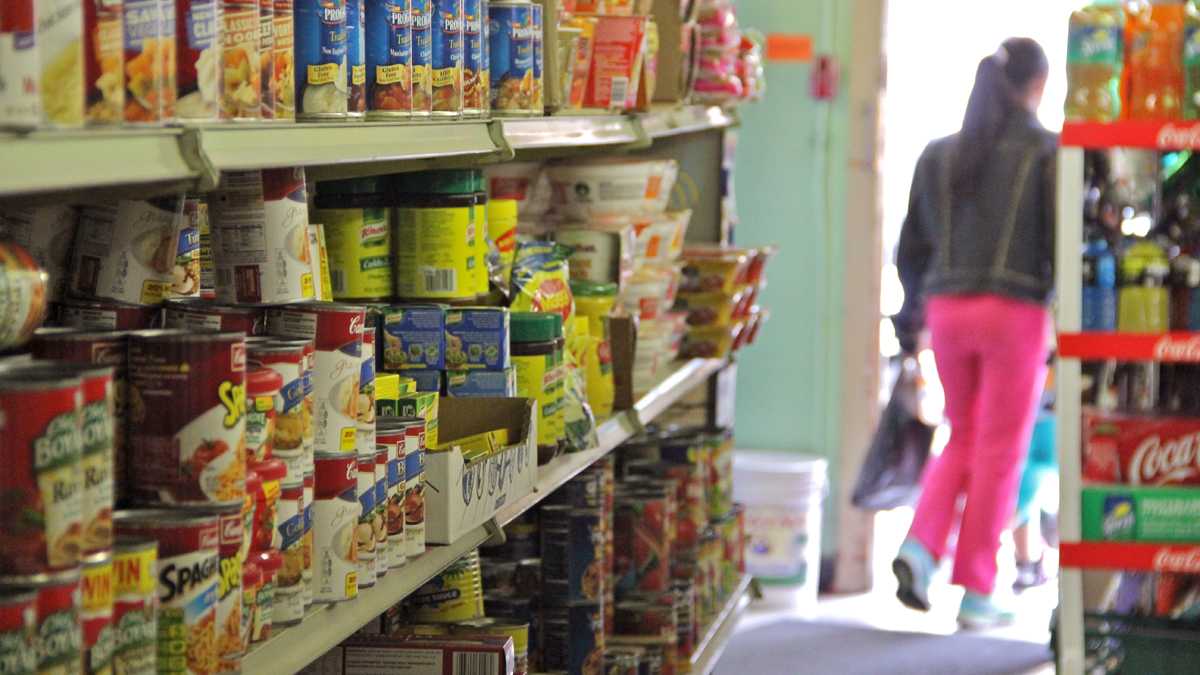  Convenience stores like Gabriel's Market in South Philadelphia could suffer because of a 5 percent cut in food stamps. Roughly one in three Philadelphians receive food stamps. (Emma Lee/for NewsWorks) 