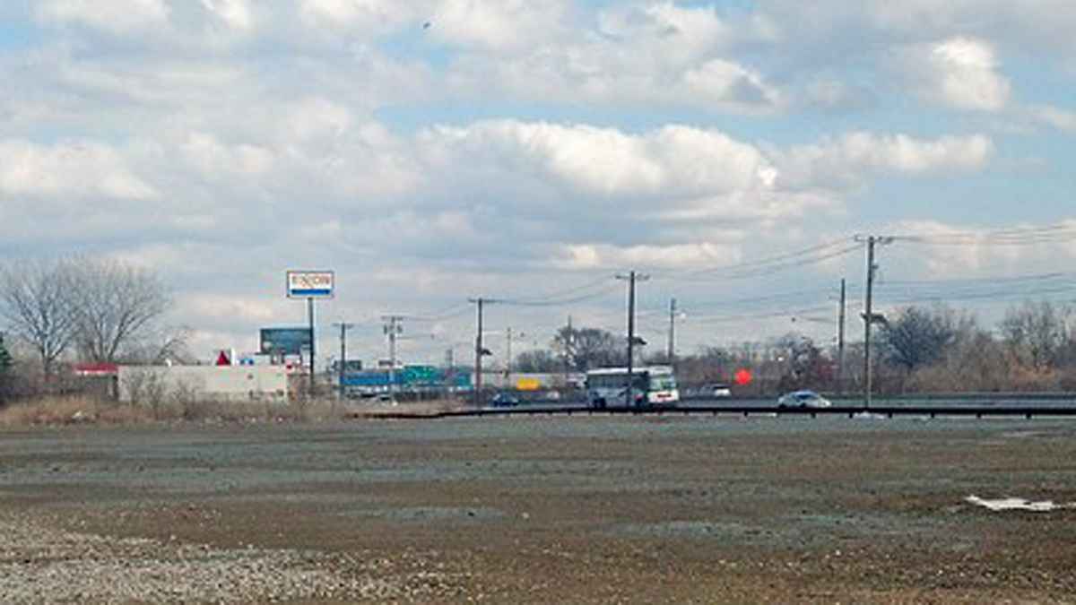  The empty field where a ShopRite will be built in Camden. (Tara Nurin/for NewsWorks) 