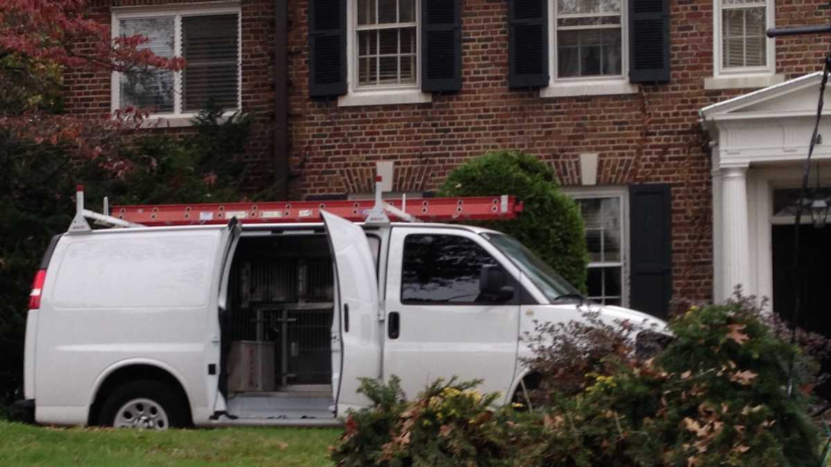  Police and animal-protection investigators arrived at the Kelly House early Halloween afternoon. (Brian Hickey/WHYY)  