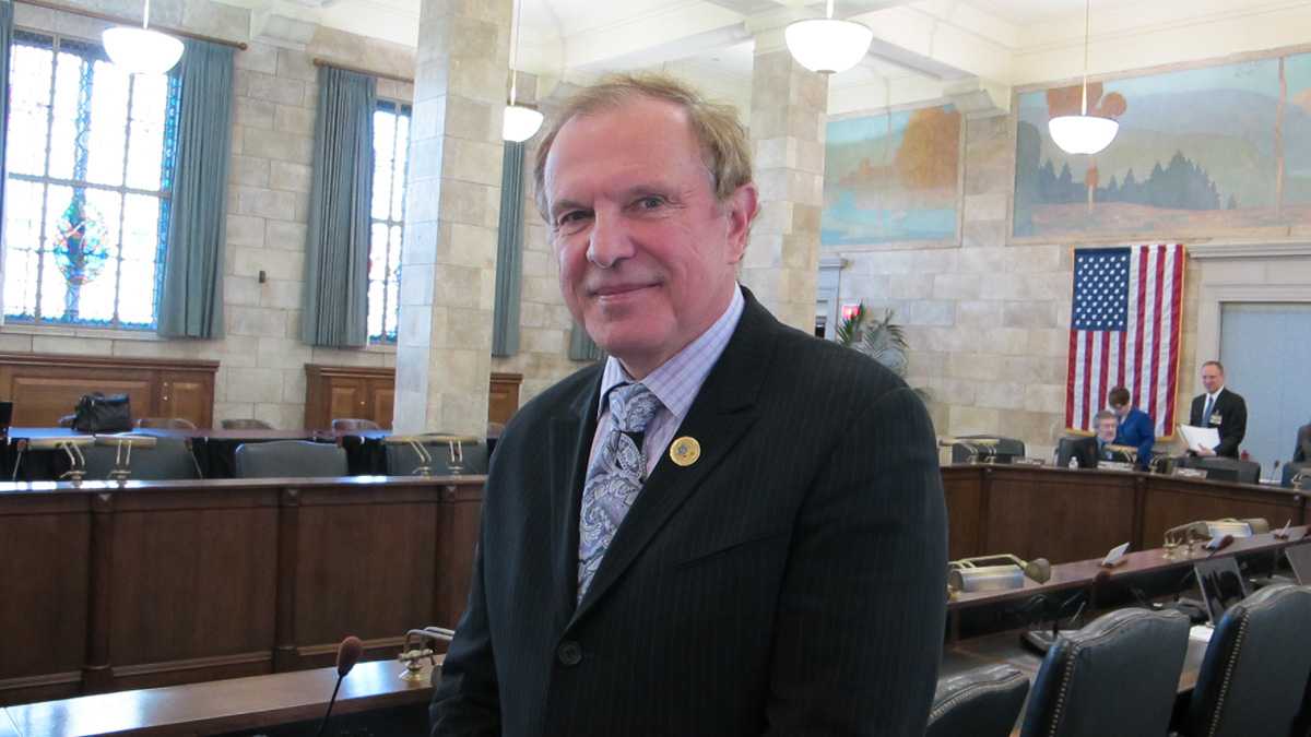  State Sen. Ray Lesniak, D-Union, says he's confident that New Jersey will win its bid to allow sports betting at the state's casino and horse racing tracks now that the full Third Circuit Court of Appeals has agreed to rehear its case. (NewsWorks file photo) 