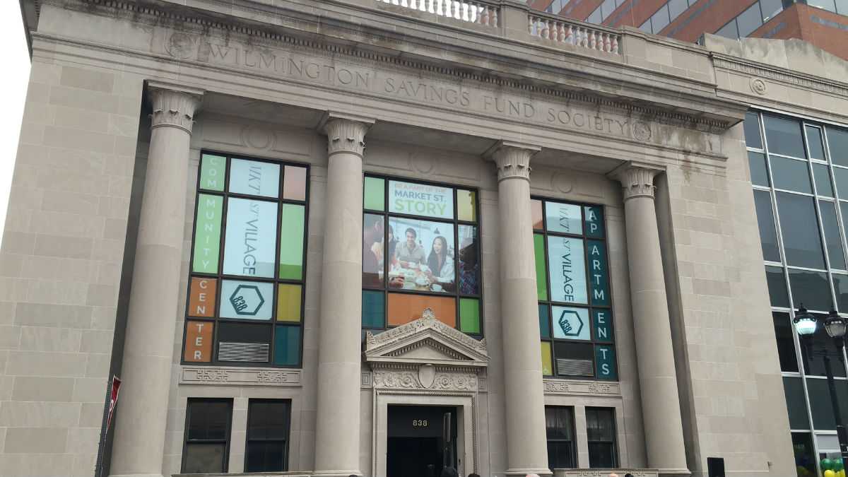  New apartments inside this former bank building on Market St. were funded in part through the state's Downtown Development District program. (Mark Eichmann/WHYY) 