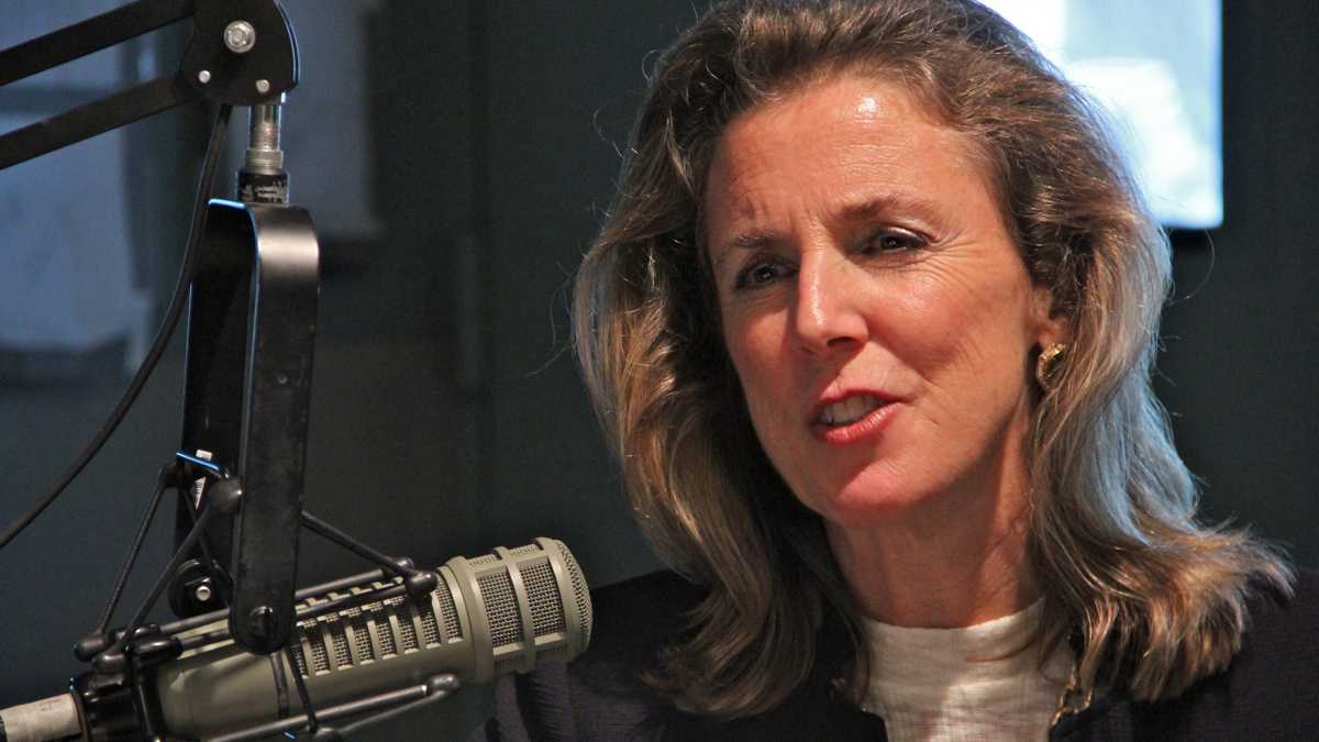 Democratic candidate for U.S. Senate Katie McGinty talks with Dave Davies at WHYY. (Emma Lee/WHYY)