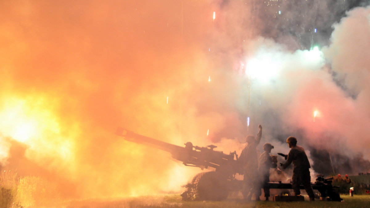  Soldiers from the Wisconsin Army National Guard's 1st Battalion, 120th Field Artillery fire powder charges from a M119A2 towed 105-mm howitzer on July 2, 2011. (Wisconsin National Guard photo by 1st Sgt. Vaughn R. Larson) 