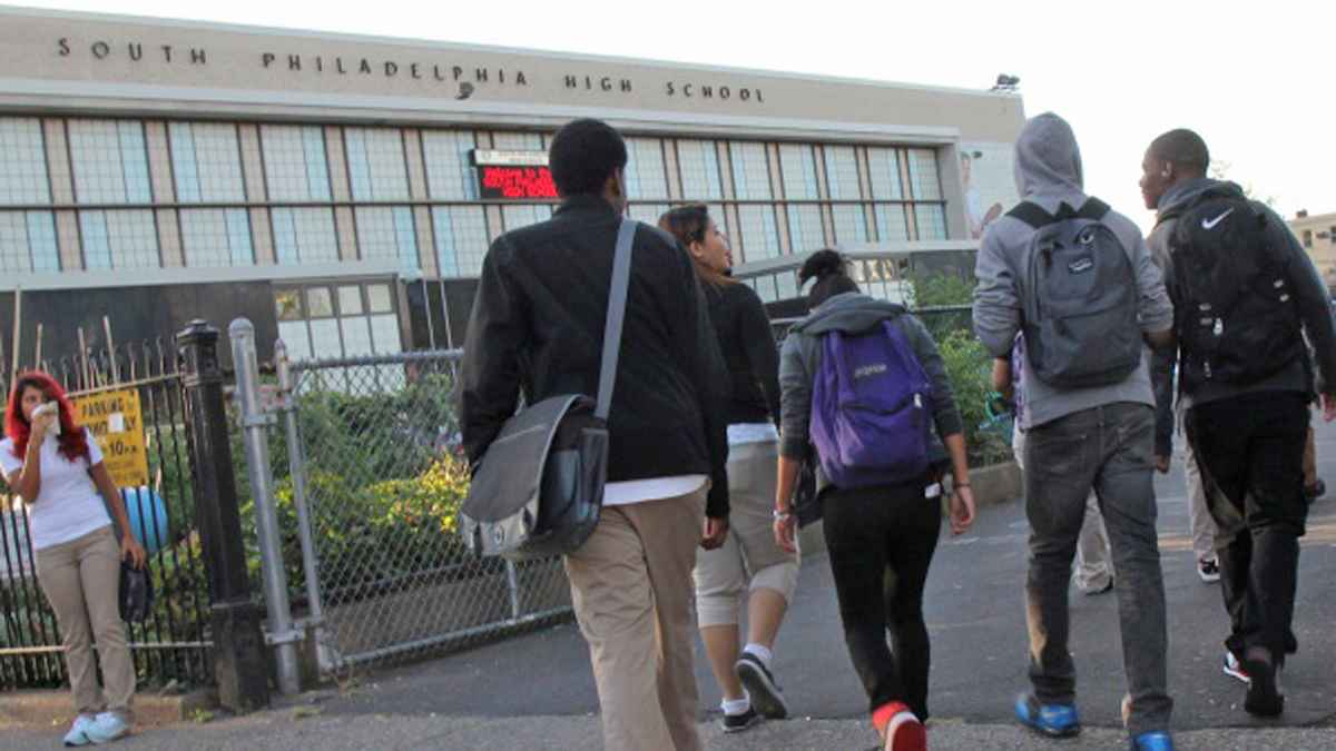  Students arrive for class at South Philadelphia High School (Kimberly Paynter/WHYY)  