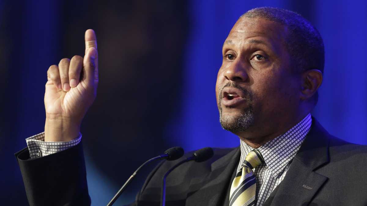  Author and talk show host Tavis Smiley is shown speaking at Book Expo America in 2014. (AP Photo/Mark Lennihan, file) 