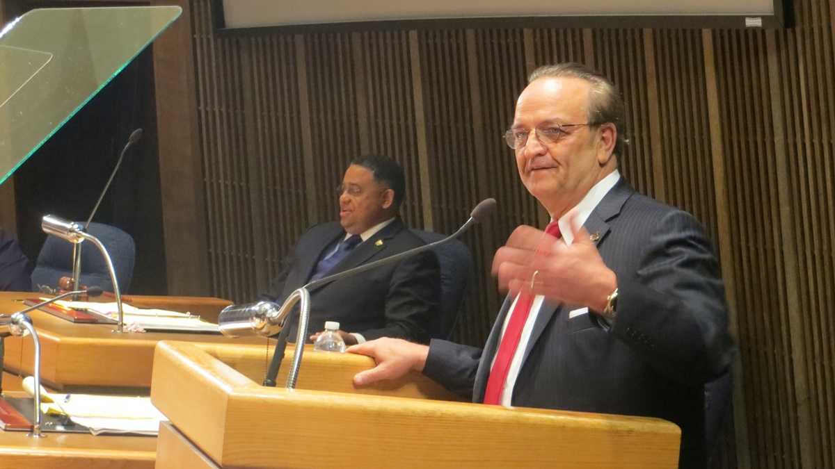  New Castle County Executive Tom Gordon speaks in front of County Council in Wilmington. (WHYY/File) 