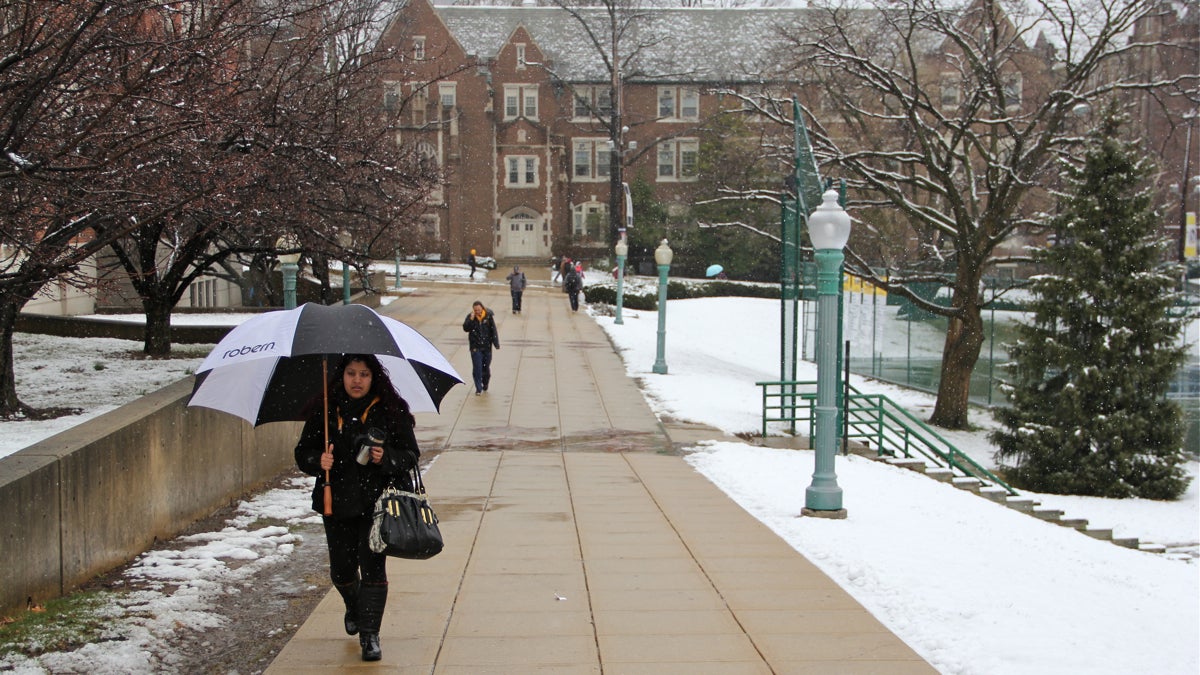  A late snow dampens the La Salle campus (Emma Lee/WHYY) 