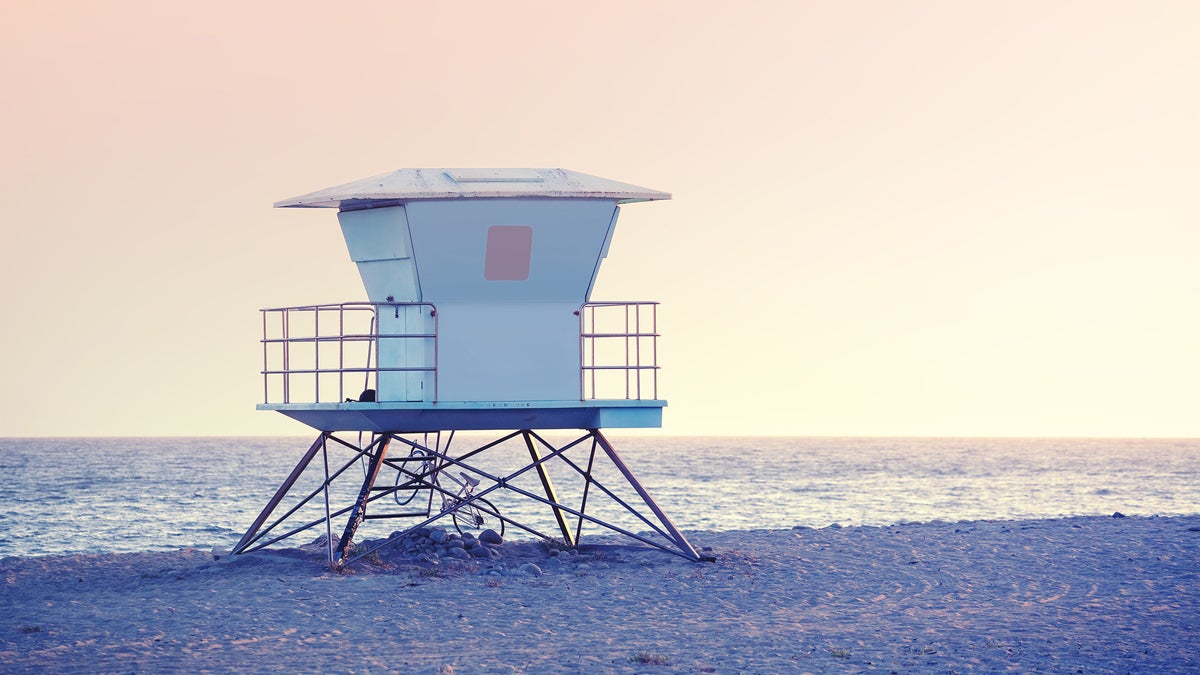 (<a href='http://www.bigstockphoto.com/image-128576894/stock-photo-rose-quartz-and-serenity-color-toned-picture-of-a-lifeguard-tower'>Big Stock</a>)