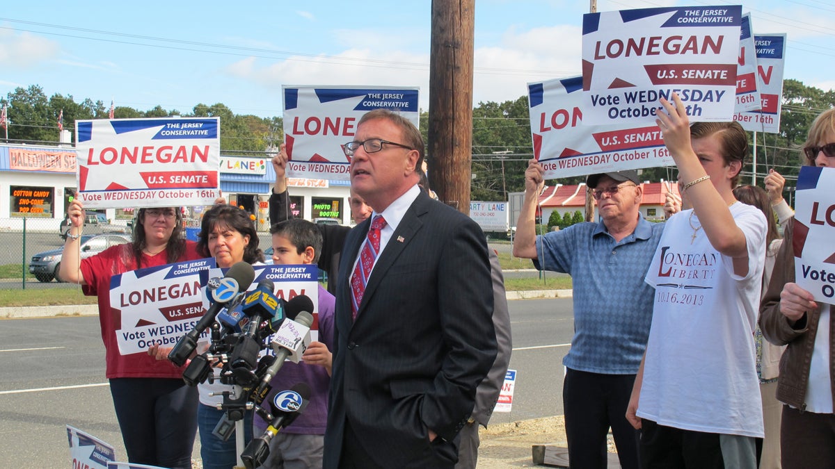  Republican U.S. Senate candidate Steve Lonegan talks with supporters at Ocean County in Toms River, New Jersey. (Phil Gregory/WHYY) 