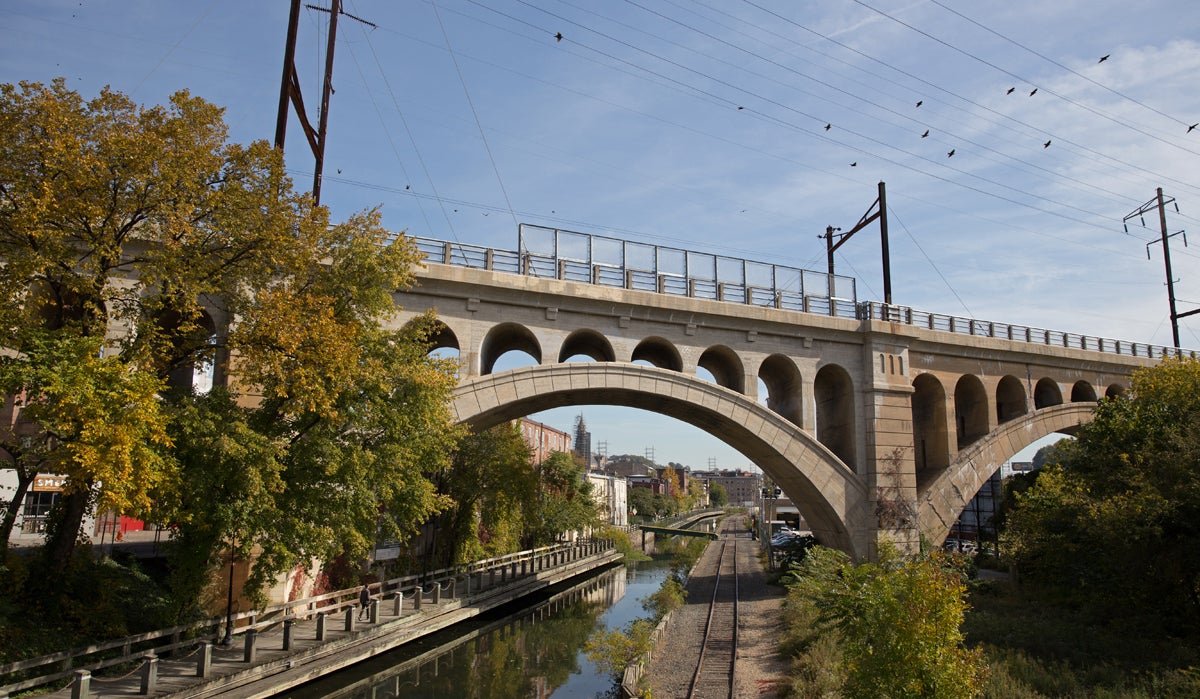 The Manayunk Bridge was converted into a trail for pedestrians and cyclists. The bridge connects Philadelphia’s Schuylkill River Trail and Tow Path and the Cynwyd Heritage Trail in Lower Merion