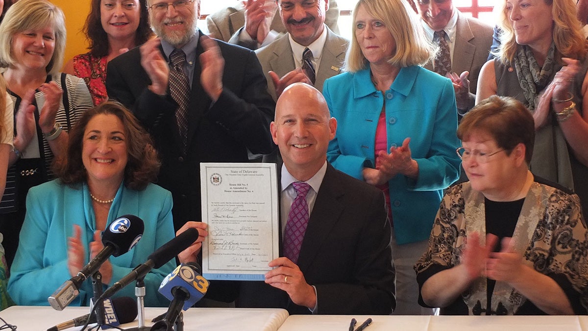  Del. Gov. Jack Markell signs House Bill 5, adding electronic smoking devices to Delaware's Clean Indoor Air Act.(photo courtesy of Del. Gov. Flikr page) 