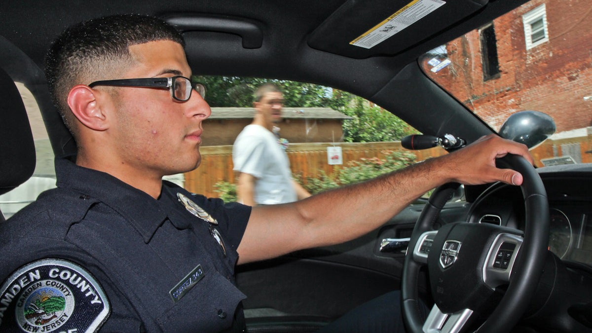 Camden County police officer Edwin Cortez drives through South Camden where drug abuse is common. (Kimberly Paynter/WHYY)