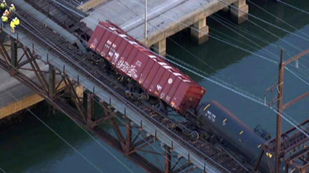  Seven cars of a CSX freight train derailed on a bridge that spans the Schuylkill River and I-76. Six carried crude oil and another is carried sand. (NBC10 Photo) 