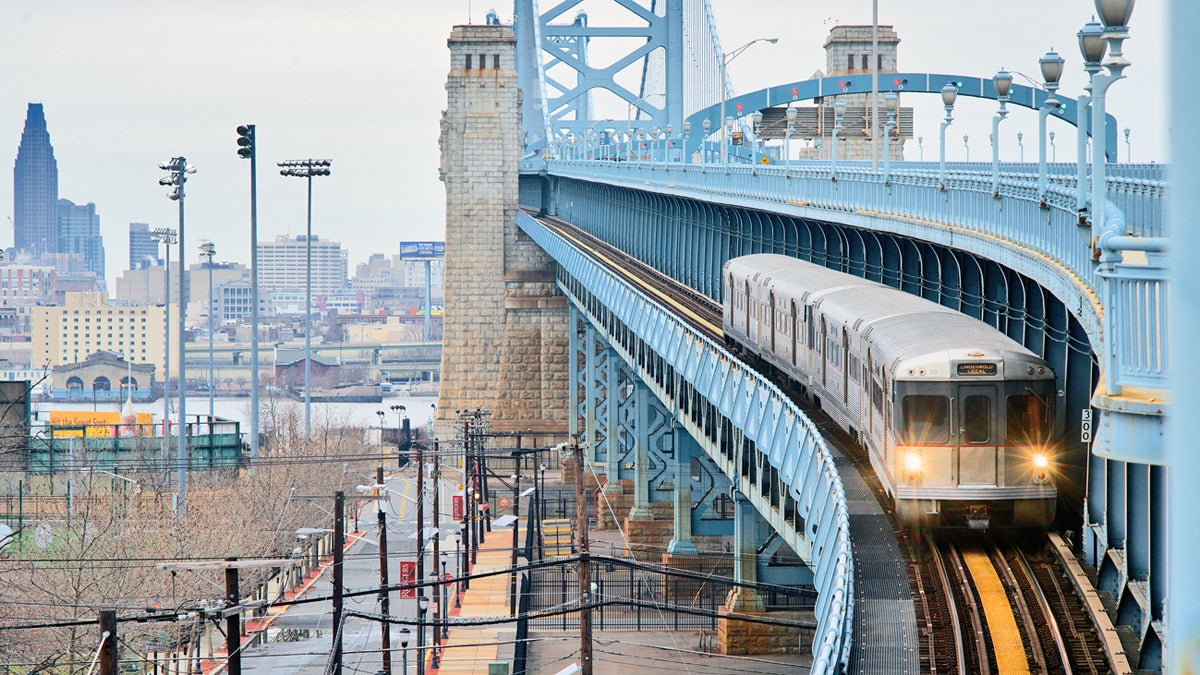  A train crosses the Benjamin Franklin Bridge across the Delaware River from Philadelphia to Camden, New Jersey. (Bastiaan Slabbers for WHYY) 