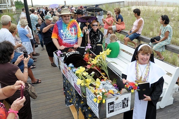 A funeral procession for a summer past (Chuck Snyder/for NewsWorks)