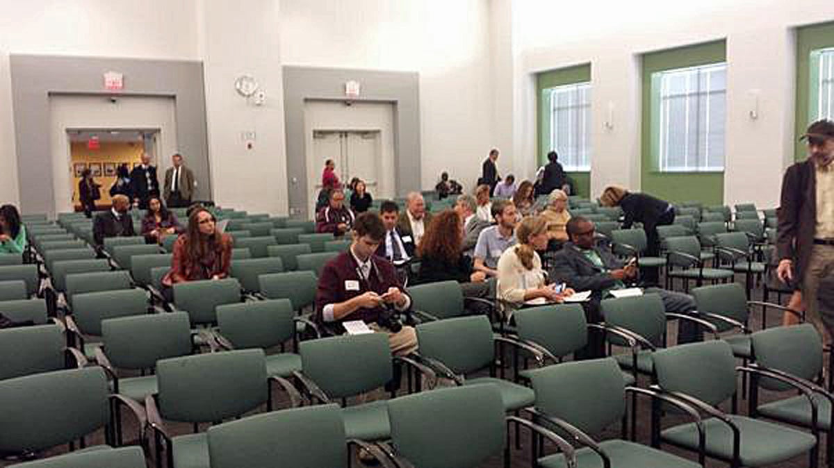  Moments before the last-minute Oct. 6 meeting begins, the crowd was mainly made up of district staffers and journalists. (Image by Kevin McCorry via Twitter)  