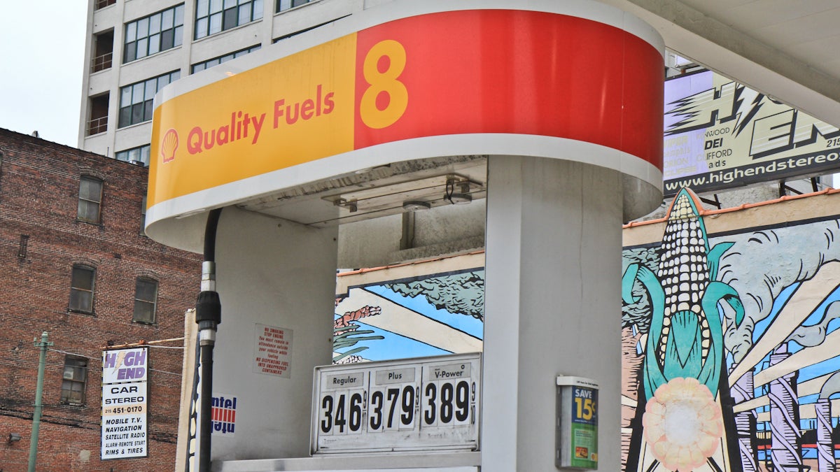  A Shell station at 12th and Vine Streets in Philadelphia (Kimberly Paynter/WHYY) 