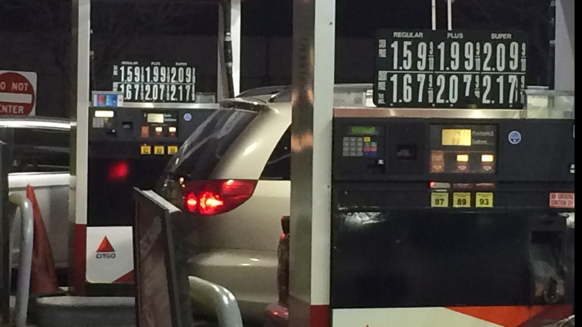  A service station in Point Pleasant, New Jersey, is selling gas for less than the state average.  (Phil Gregory/WHYY) 