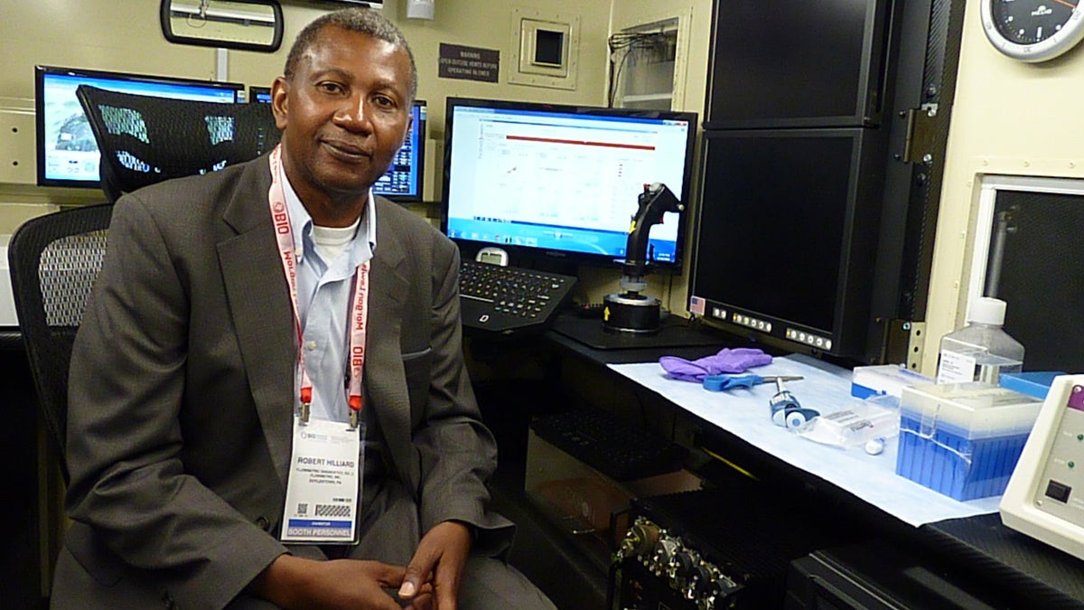  Robert Hilliard, chief technical officer for FlowMetric, shows the mobile FlowMetric Mo-POD he designed. (Todd Bookman/WHYY) 