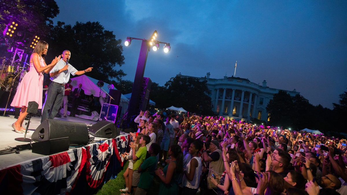  President Barack Obama, accompanied by first lady Michelle Obama, delivers remarks during an Independence Day celebration on the South Lawn at the White House in Washington, Saturday, July 4, 2015. (AP Photo/Andrew Harnik) 