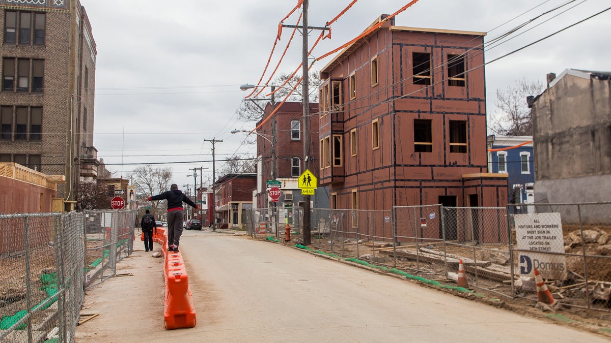 New homes being constructed around the recently imploded Sharwood homes and the old location of North Philly Peace Park. (Brad Larrison/for NewsWorks) 