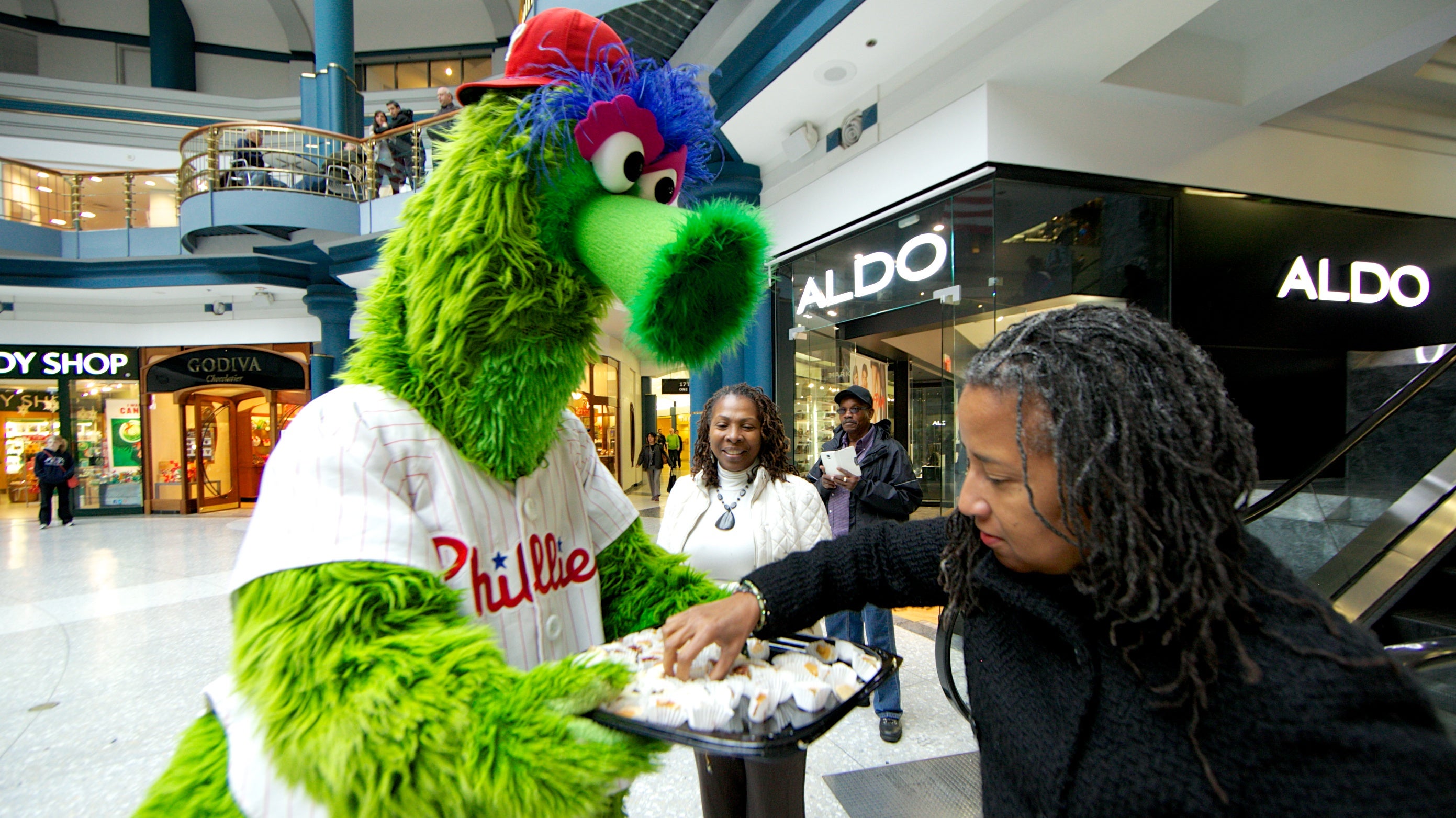 The Philadelphia Phanatic helps handing out pie samples at Liberty Place on “Pie Day”  (Nathaniel Hamilton/Newsworks.org)