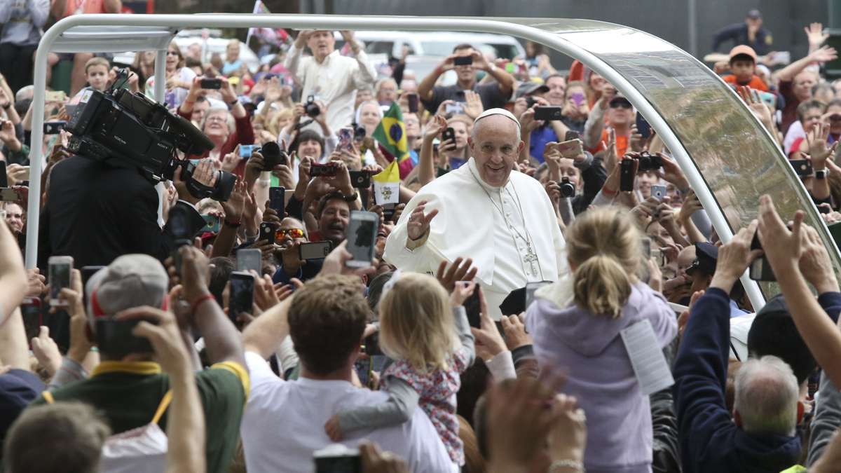  Pope Francis arriving to the Parkway on Sunday, Sept. 27 for the papal Mass. (Kevin Cook/for NewsWorks) 