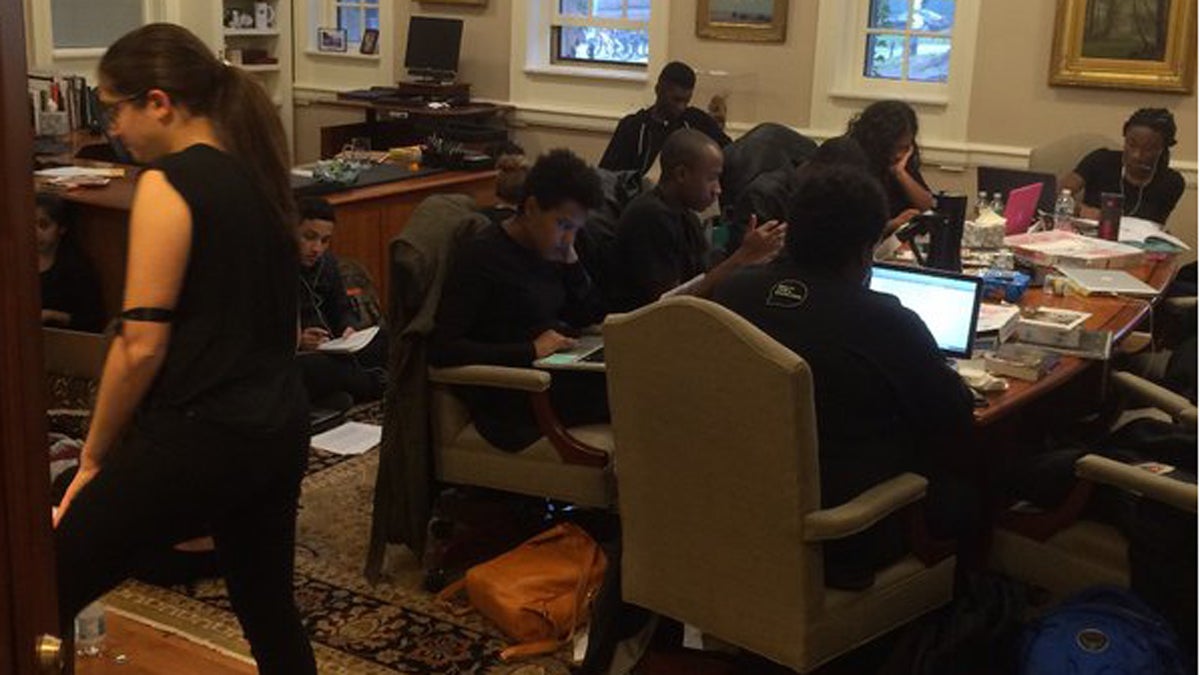  Princeton University students protest inside the school president's office, demanding changes for the social and academic experience of black students.(Photo/WPRB) 