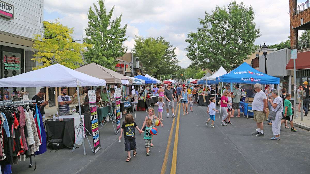  Ridge Avenue during the 'Art is Life' festival. (Natavan Werbock/for NewsWorks) 