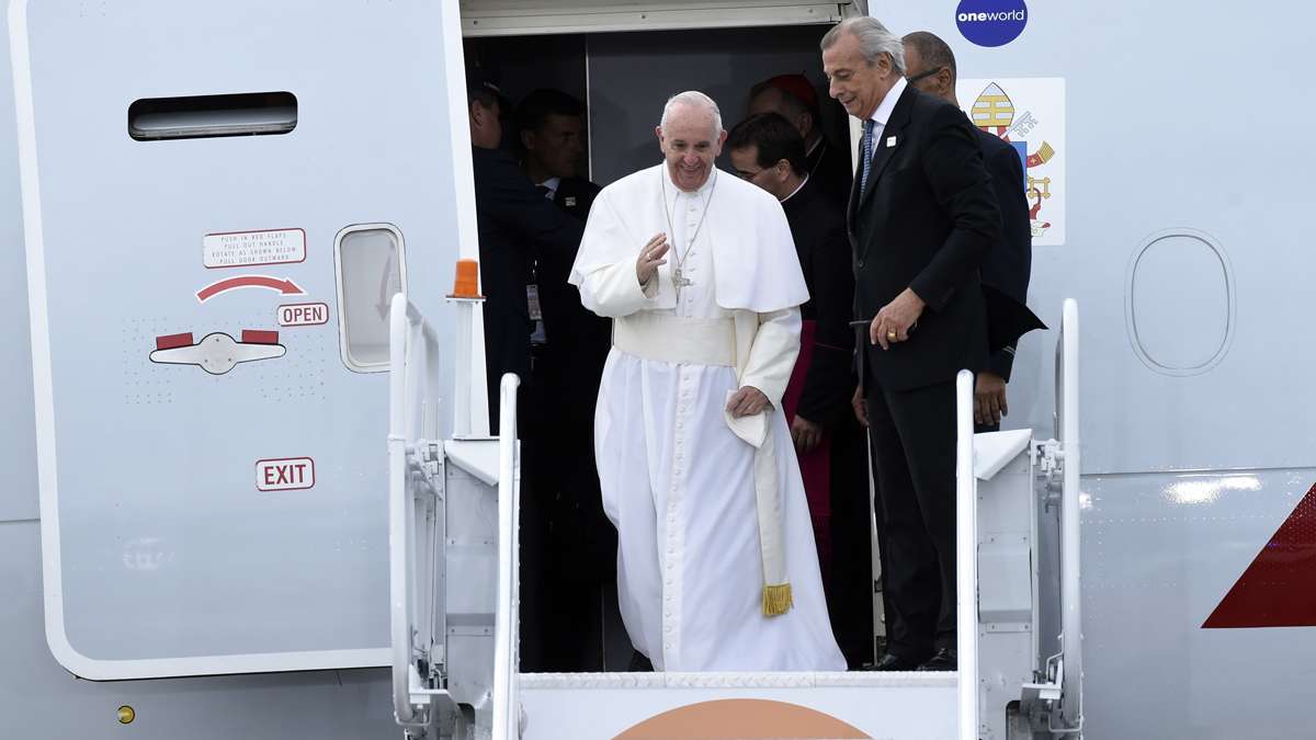  Pope Francis arrives at Philadelphia International Airport in Philadelphia, Saturday, Sept. 26, 2015. The Pope will spend the last two of his six days in the U.S. in Philadelphia as the star attraction at the World Meeting of Families, a conference for more than 18,000 people from around the world that has been underway as the pope traveled to Washington and New York. (AP Photo/Susan Walsh) 