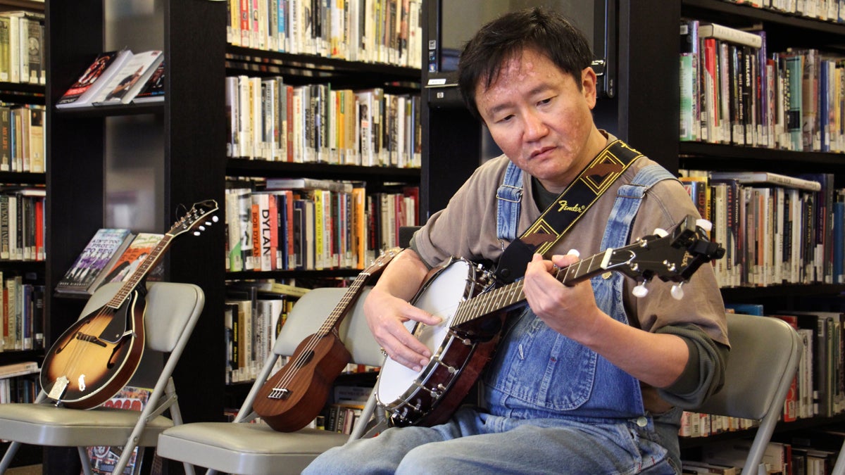 Scott Lee of Center City tries out the banjo