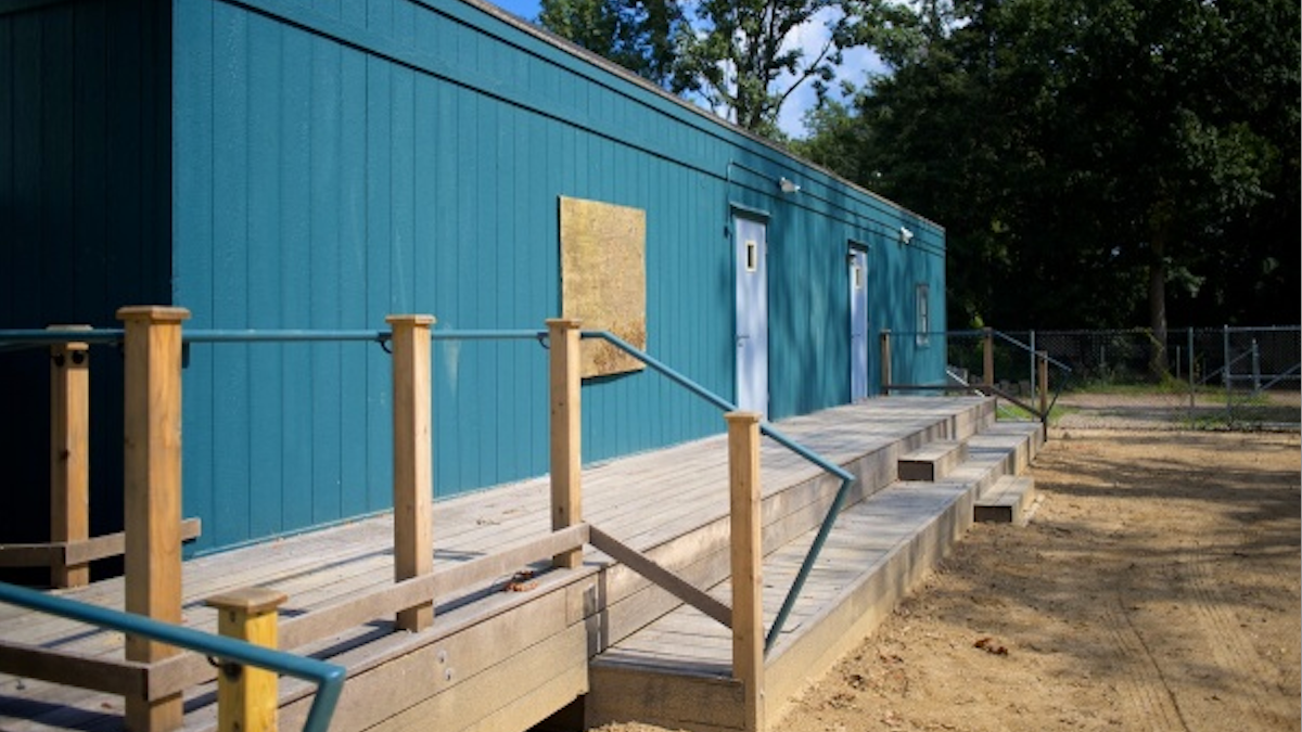  Some neighbors aren't big fans of the modular structure to be used as an education center in Awbury Arboretum's Agricultural Village. (Bas Slabbers/for NewsWorks) 