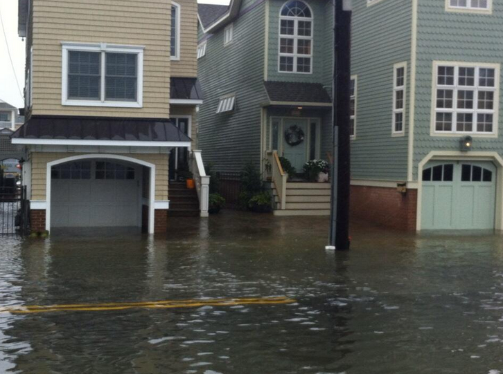  Flooding at 10th Street and Pleasure Avenue in Ocean City, NJ Thursday afternoon. (Photo: Cleve Bryan CBS3/via Twitter ‏@CleveBryan) 